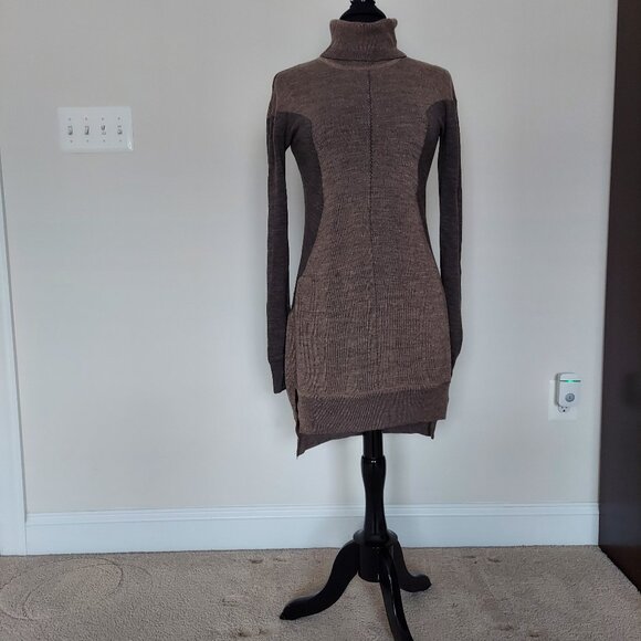 BCBGMaxAzria dress/sweater. Size S. 100% Merino Wool. Excellent shape. - Picture 2 of 6
